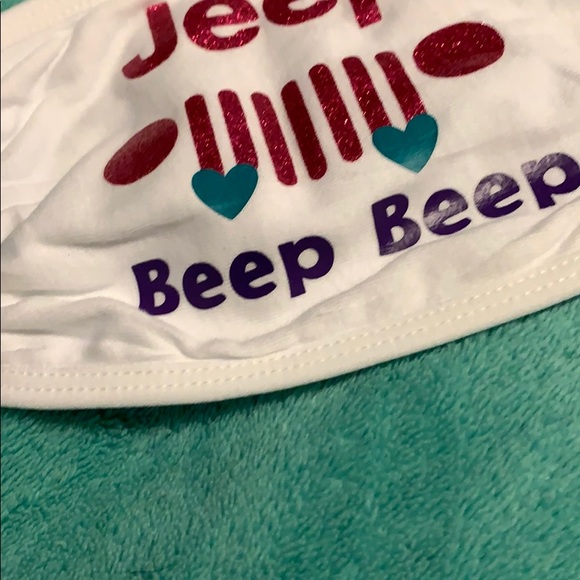 Brand new white facemask - Picture 3 of 3